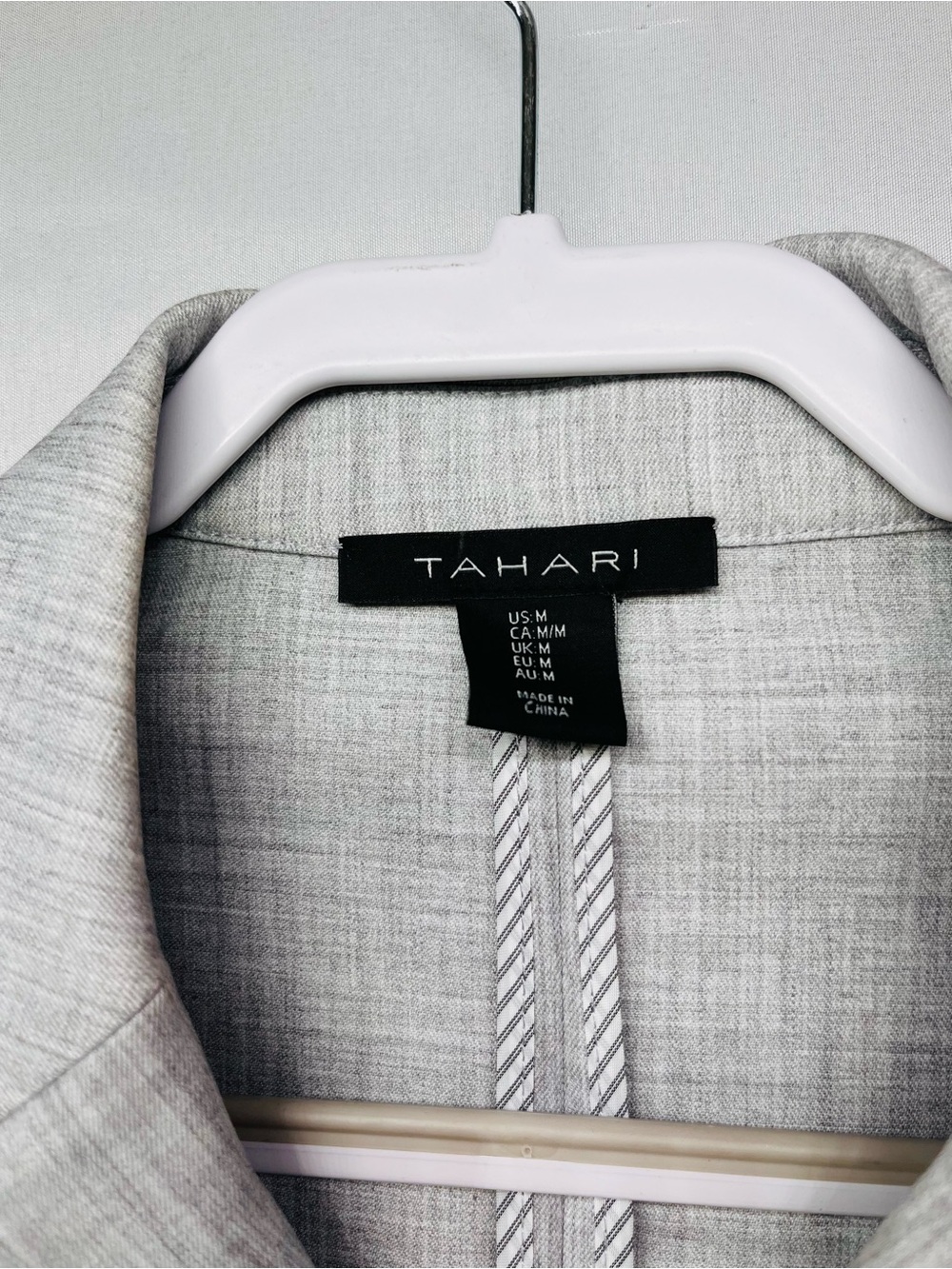 Tahari Light Gray Double-Breasted Cropped Blazer - Picture 2 of 7